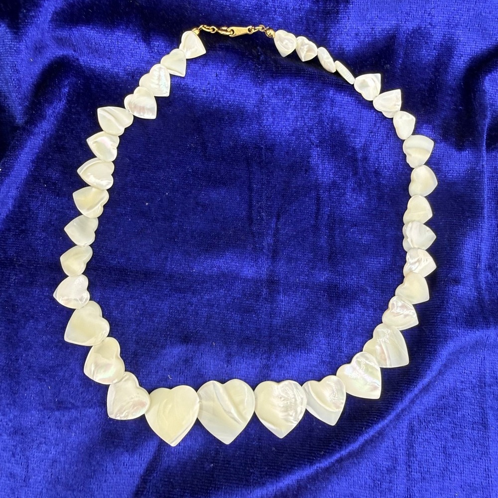 Vintage Avon Mother of Pearl Necklace Heart Signed 16" - Picture 9 of 10